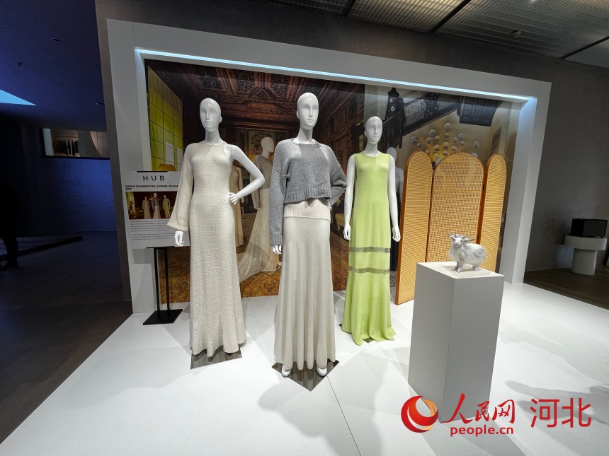亮相米蘭國際時裝周的“清河羊絨”產品。人民網記者 朱延生攝